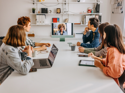 Les 5 éléments essentiels de la conception de bureaux hybrides en 2025 