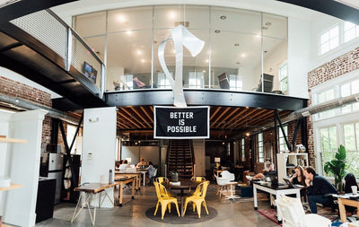 Projektowanie hybrydowego biura do pracy: 5 sposobów na tworzenie biur, w których ludzie chcą pracować